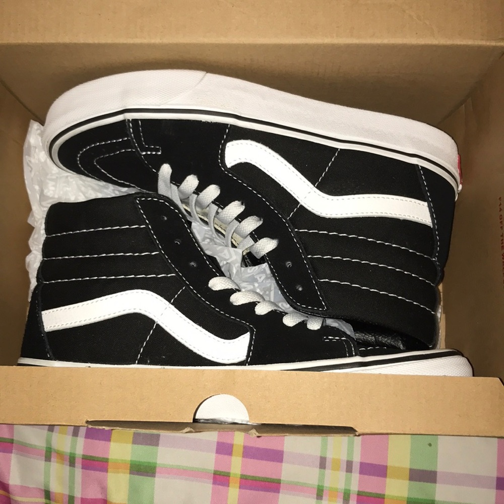 SOLD—High top vans🖤